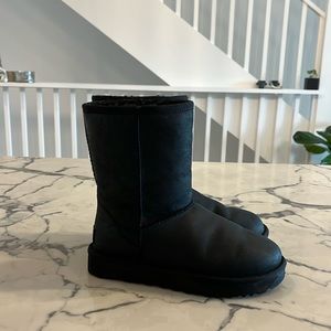 Women’s size 5 Ugg black boots (would also fit big kid size 5)
